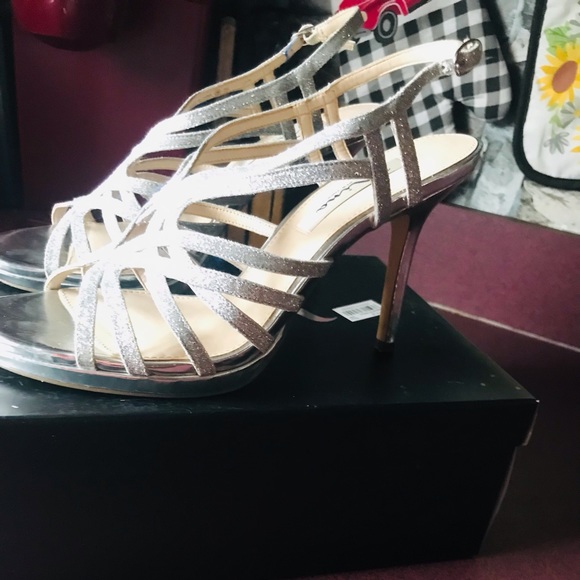 Heels, Nina, size woman’s 9M, silver - Picture 2 of 3